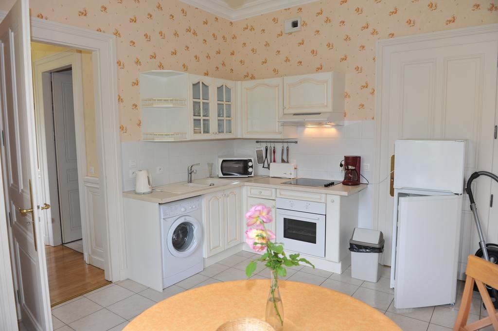 Aux Meubles Du Manoir Aparthotel Aix-les-Bains Bagian luar foto