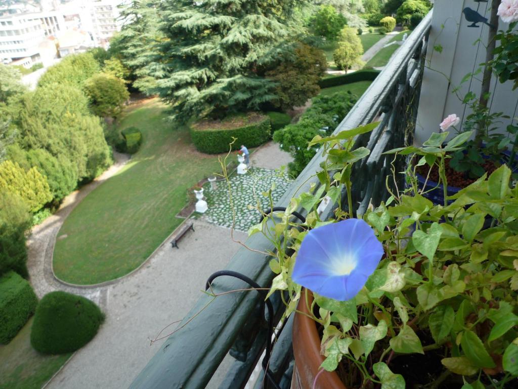 Aux Meubles Du Manoir Aparthotel Aix-les-Bains Bagian luar foto