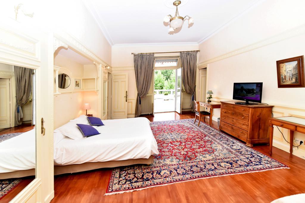 Aux Meubles Du Manoir Aparthotel Aix-les-Bains Bagian luar foto