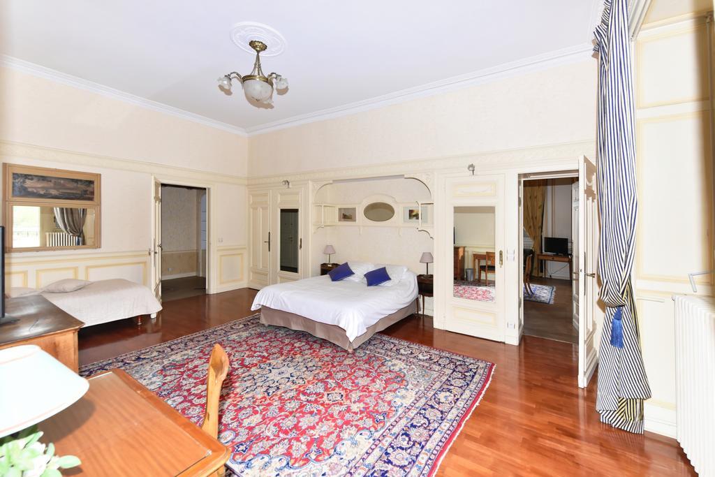 Aux Meubles Du Manoir Aparthotel Aix-les-Bains Bagian luar foto