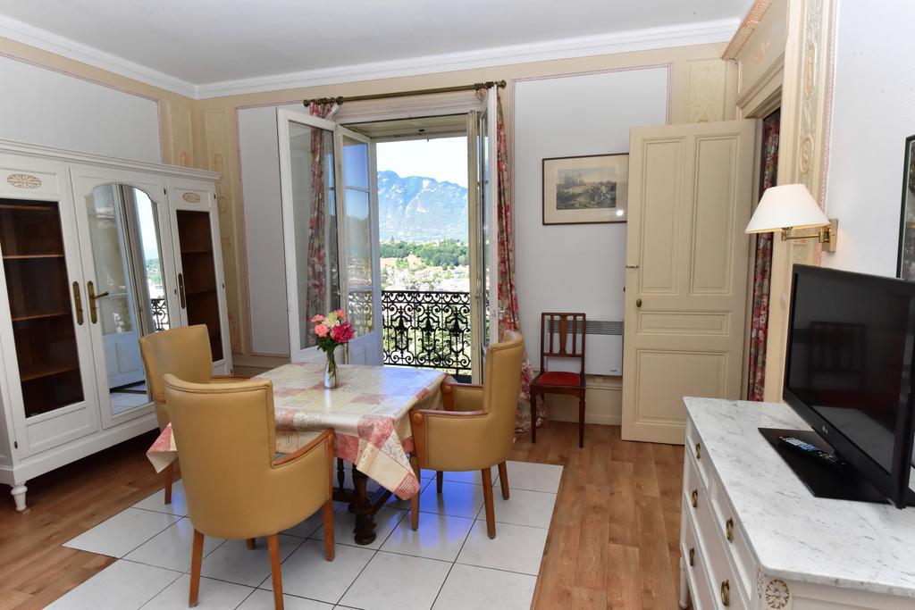 Aux Meubles Du Manoir Aparthotel Aix-les-Bains Bagian luar foto