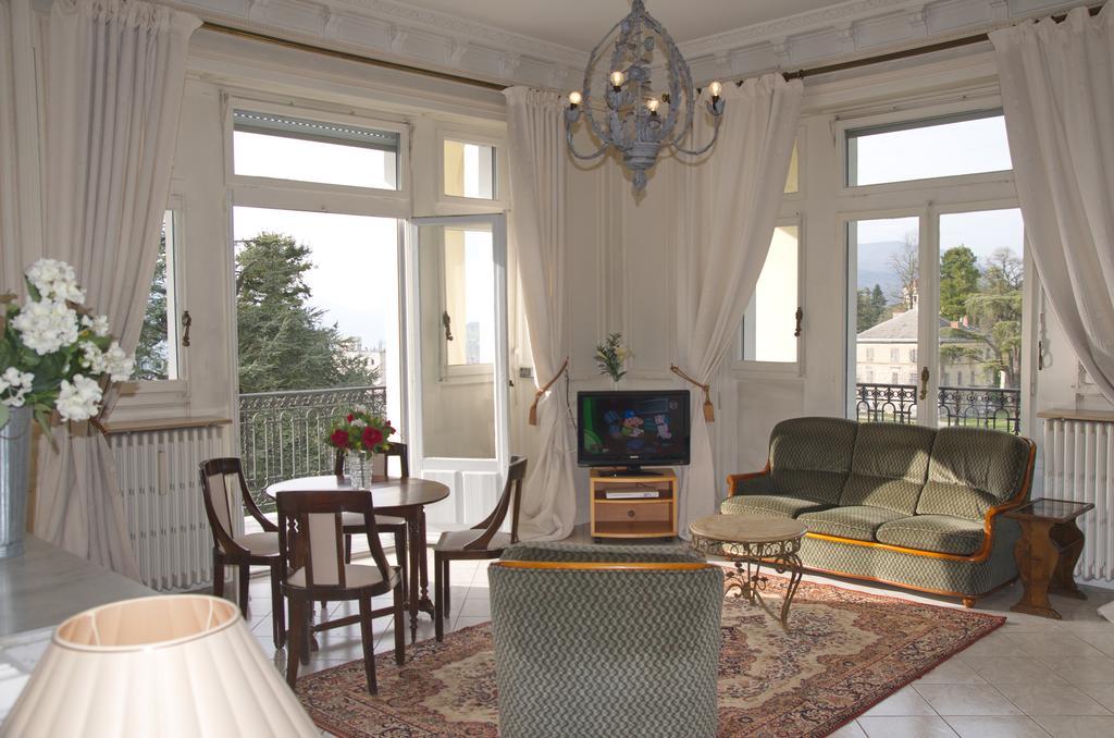 Aux Meubles Du Manoir Aparthotel Aix-les-Bains Bagian luar foto