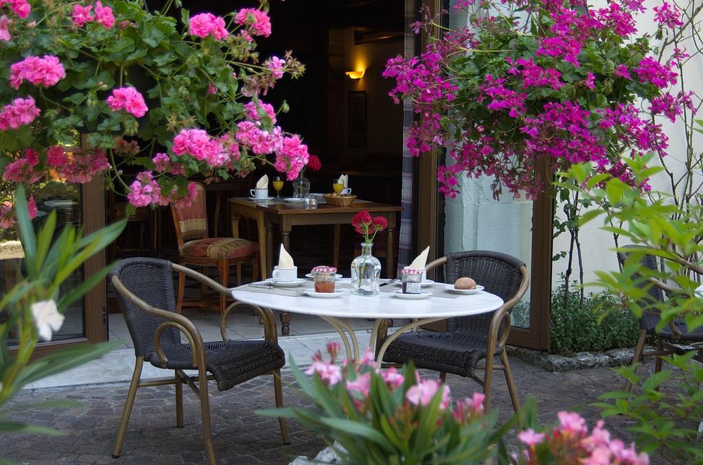 Aux Meubles Du Manoir Aparthotel Aix-les-Bains Bagian luar foto