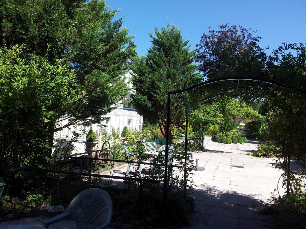 Aux Meubles Du Manoir Aparthotel Aix-les-Bains Bagian luar foto