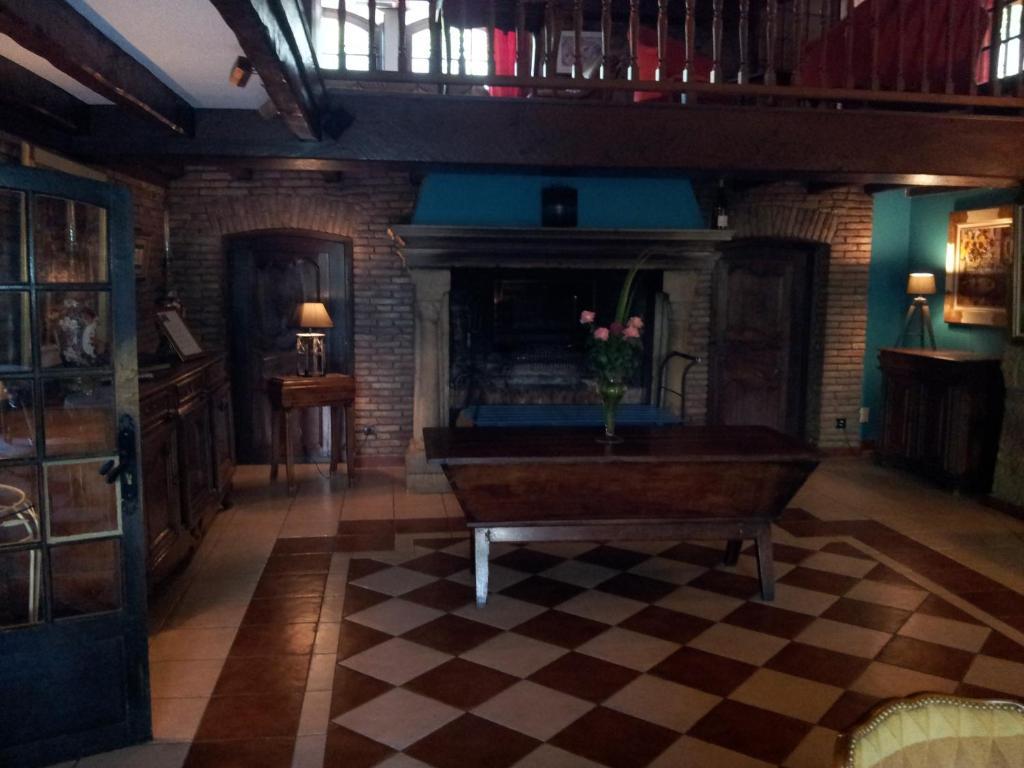 Aux Meubles Du Manoir Aparthotel Aix-les-Bains Bagian luar foto