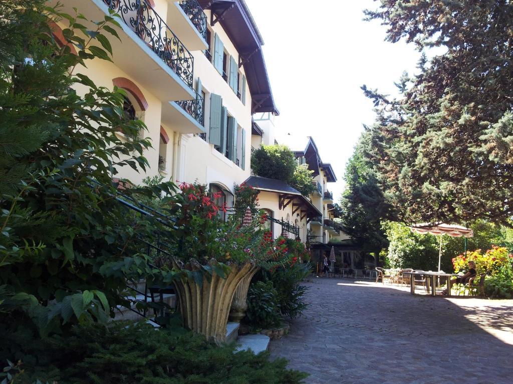 Aux Meubles Du Manoir Aparthotel Aix-les-Bains Bagian luar foto