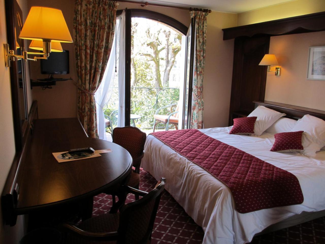 Aux Meubles Du Manoir Aparthotel Aix-les-Bains Bagian luar foto