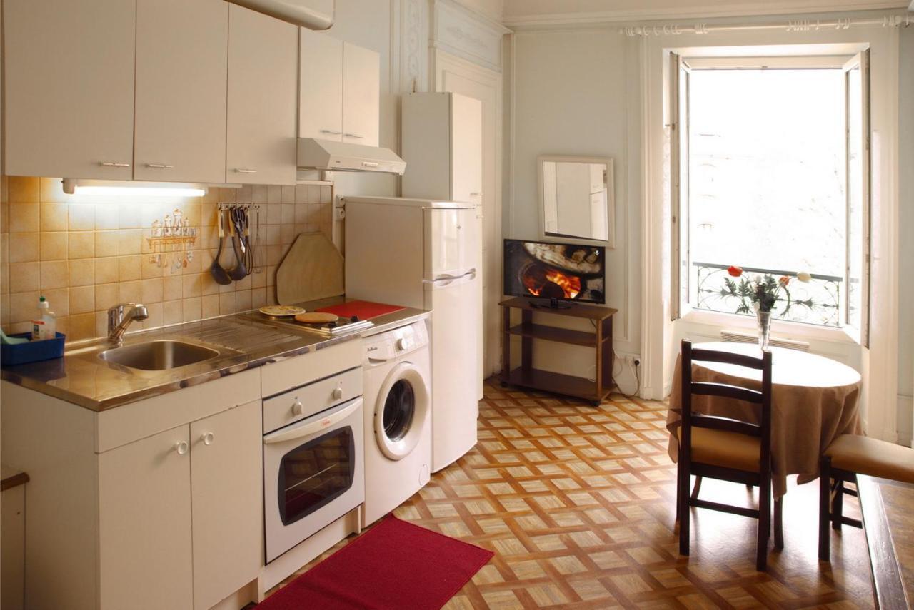Aux Meubles Du Manoir Aparthotel Aix-les-Bains Bagian luar foto